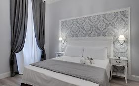 Charme & Chic Luxury